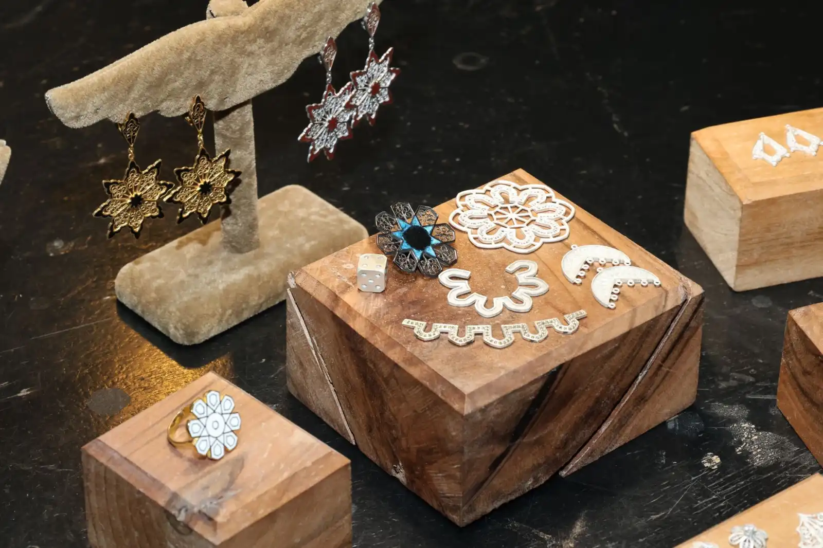 儋州南丰捷涯百货店日用百货系列产品材质与耐用性对比分析
